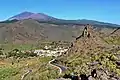 Santiago del Teide et, à l'arrière plan, le Teide