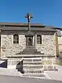 Croix à côté de l'église.