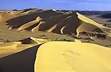 Dunes de Temet et massif du Gréboun, au nord de l'Aïr