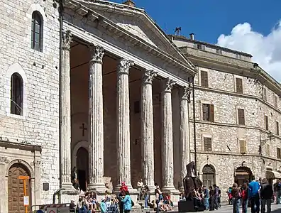 La façade du temple de Minerve.