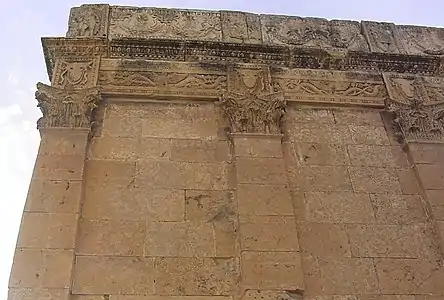 Décorations sur les murs du Temple.