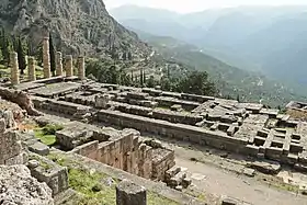 Ruines actuelles du temple d'Apollon à Delphes.