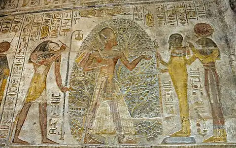 Ramsès II entouré par Thot, Ptah et Sekhmet.