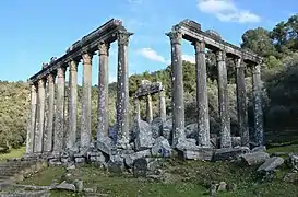 Ruines du temple de Zeus Lepsynos à Euromos, IIe siècle.