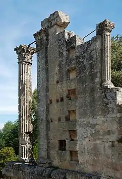 Colonne et pilastre.