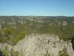 Vue d'un chaos depuis la falaise du Pompidou sur le Grand Trail des Templiers 2014