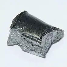 Échantillon de terbium métallique.