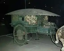 Reproduction à l'échelle 1/2 d'un « char de tranquillité » du premier empereur(?)). Bronze doré. Char no 2. Musée du mausolée de l'empereur Qin Shihuang, Xi'an.