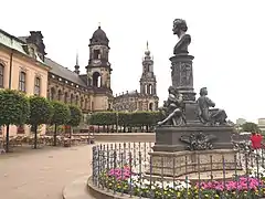 La terrasse Brühl et le Monument à Ernst Rietschel (1876) de Johannes Schilling.