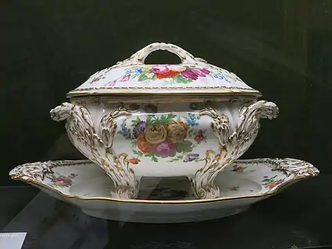 Terrine et plateau, 1776. Musée du Louvre.