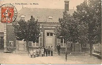 La mairie et l'école vers 1910.