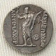 Tétradrachme en argent (revers) représentant Poséidon, règne d'Antimaque Ier de Bactriane (v. 174-165 av. J.-C.). Cabinet des Médailles.