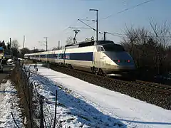 Un TGV anciennement « Ligne de Cœur » à proximité de Dole.