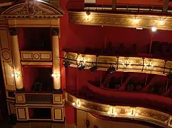 Théâtre à l'italienne de Douai - la loge royale Côté cour et le Paradis ou poulailler.