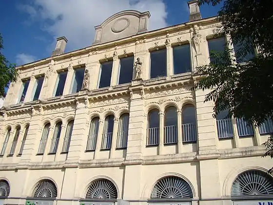 Façade de l'ancien théâtre de l'Alcazar en 2019.