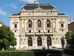 La place des Célestins et son théâtre à l'italienne.