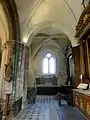 Chœur, vue vers le nord dans la chapelle latérale.