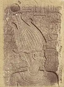 Bas relief du Pharaon Philipe III portant l'Atef, Karnak, Théodule Devéria.