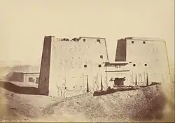 Photographie du temple d'Edfou (1859).