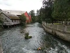 Le Thérain depuis la rue de la Gare.