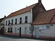 Mairie et musée archéologique.