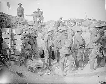 Soldats britanniques à Héninel le 3 mai 1917.