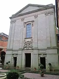 L'entrée de l'église.