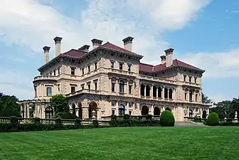 The Breakers (1883) à Newport (Rhode Island, États-Unis), propriété de la famille Vanderbilt.