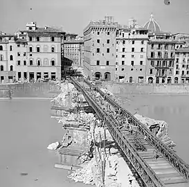 Pont Bailey sur pont Santa Trinita, 15 août 1944.