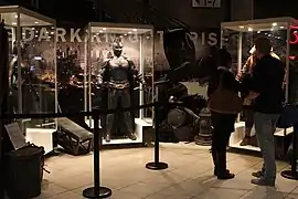 Exposition des costumes à la première du film à Sydney.