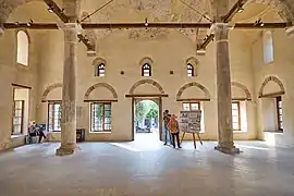 Intérieur de la mosquée après restauration.