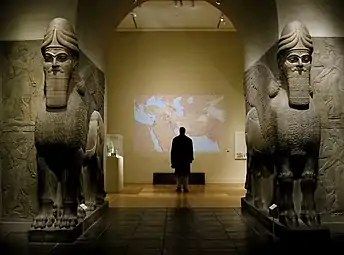 Paire de statues gardiennes d'une porte du Palais nord-ouest. Metropolitan Museum of Art.