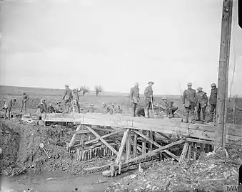Construction d'un pont sur le Cojeul (mars 1917).