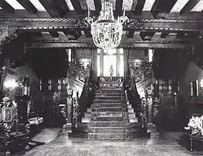 Le hall et le grand escalier