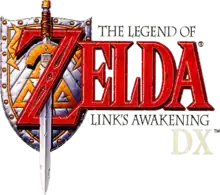 Zelda est inscrit en grosses lettres rouges. Derrière le Z, le bouclier et l'épée de Link sont représentés, cette dernière étant enlacée dans le Z. Le reste du titre est inscrit sur la droite en dessous et au-dessus du terme Zelda dans des petits caractères de couleur noire.