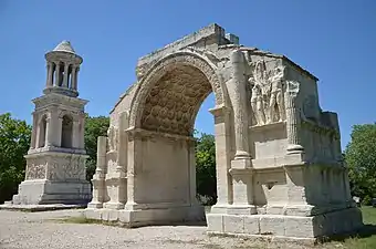 Mausolée de Glanum et arc de triomphe de Glanum.