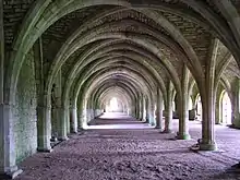 Réfectoire de l'abbaye de Fountains (Yorkshire)