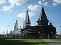 Vue de l'église de la Trinité en premier plan et de l'église de Tous-les-Saints de Minsk