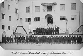 Police de la colonie britannique de la Côte de l'Or, dans le fort d'Elmina, vers 1870.