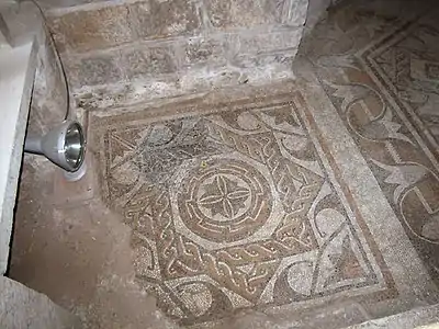 Mosaïque dans le nymphée.