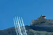 La Patrouille Suisse face à l'observatoire du Sphinx de la Jungfraujoch depuis Wengen