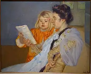 Une mère apprend à lire à une fillette. Les deux personnages sont concentrés sur cette activité intellectuelle