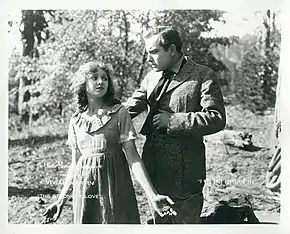 Description de l'image The Stronger Love 1916 - publicity photo b.jpg.