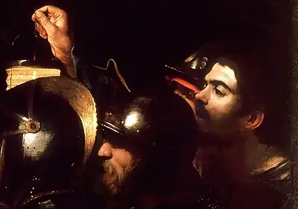 Peinture présentant un jeune homme de profil entouré par des soldats (trois têtes casquées sont visibles), qui regarde une scène avec attention en tenant une lanterne en l'air. Le fond est sombre (tonalité dominante du tableau)