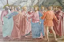 Le Christ et saint Pierre le doigt pointé vers la gauche entourés des apôtres et d'un personnage tournant le dos.