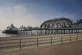 Eastbourne Pier en partie en ruines.