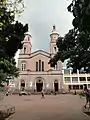 L'église sur la place principale