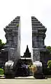 Candi bentar de l'entrée du mausolée de Soekarno