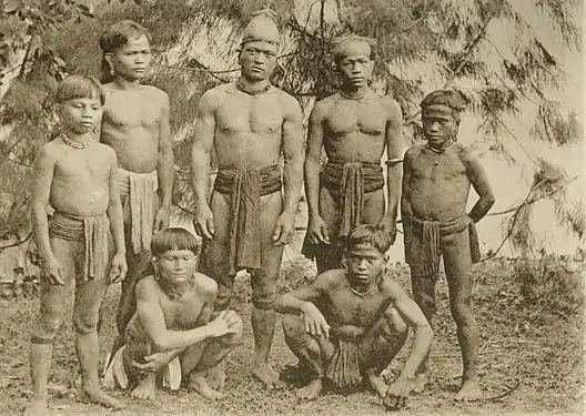 Groupe de kenyahs (1912)
