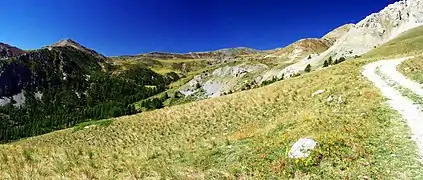 Le chemin montant au col de Granon.